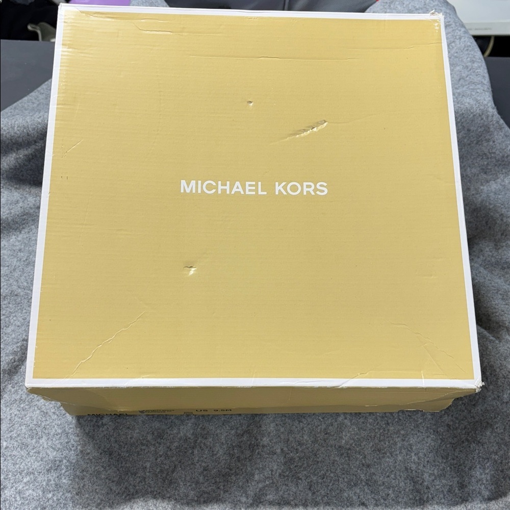 MICHAEL MICHAEL KORS
Rue stiletto Logo and Leather boot 9.5 - Picture 11 of 11